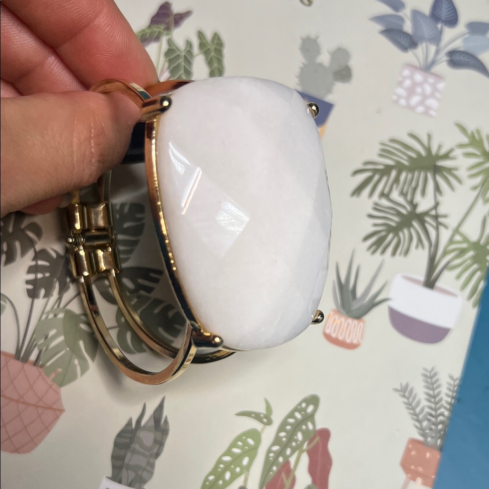 Elegant Gold and White Women's Bracelet